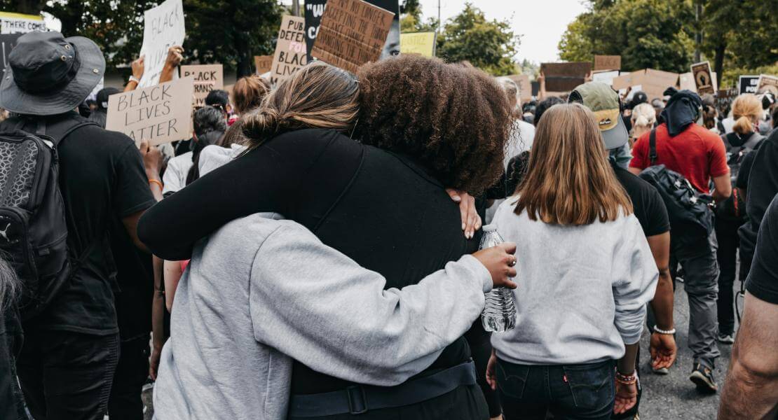 Foules de personnes dans une manifestation